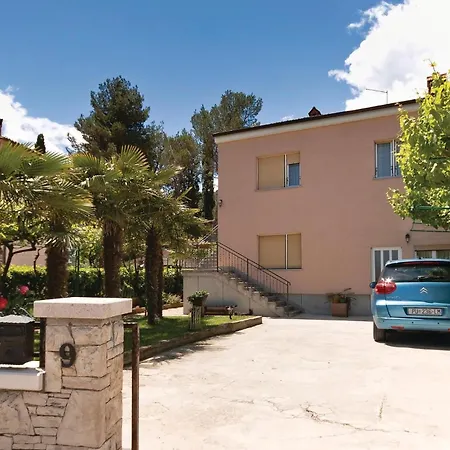 2 Bedroom Amazing In Fazana