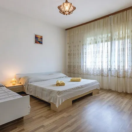 Two-bedroom In Fazana